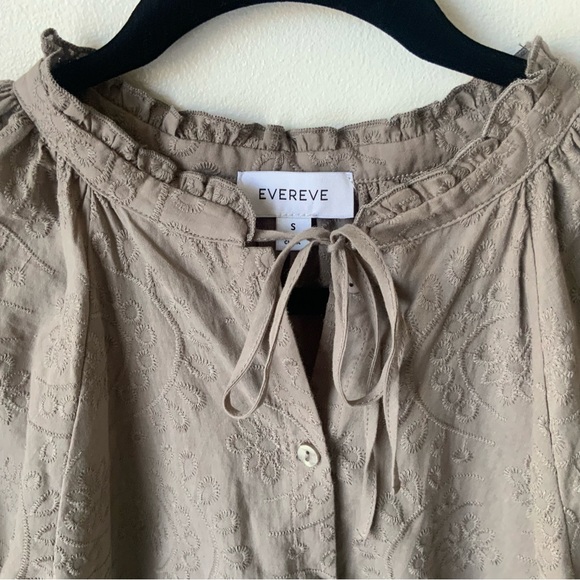 EVEREVE Palmer Embroidered Blouse Top Embroidered Mocha Small - Picture 9 of 12